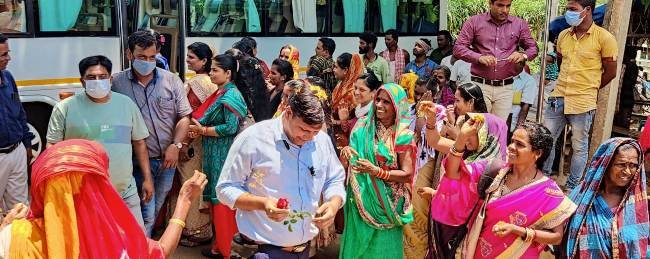 ୟୁନିସେଫର ୧୪ଜଣିଆ ପ୍ରତିନିଧୀ ଦଳ ମାଇକ୍ରୋ କମ୍ପୋଷ୍ଟ କେନ୍ଦ୍ର ସହ  ଯଜ୍ଞଶାଳା ଗାଁକୁ ପରିଦର୍ଶନ କରି ଓଡିଏଫ ପ୍ଲସ୍ କାର୍ଯକାରିତା ସମ୍ପର୍କରେ ଆଲୋଚନା 