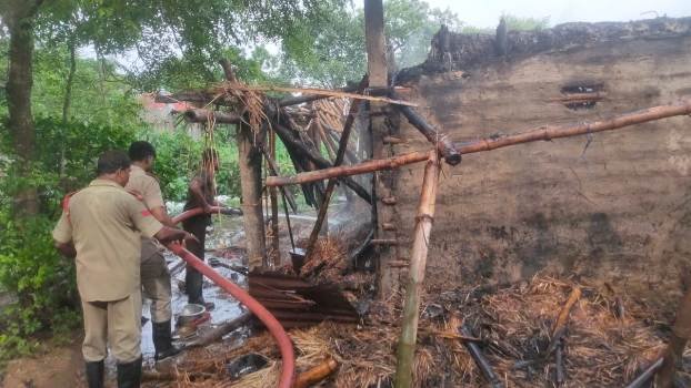 ଅଗ୍ନିକାଣ୍ଡରେ ଦୁଇ ବଖରା ନଷ୍ଟ