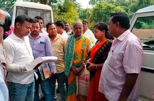  ତହସିଲଦାର ଓ ପୋଲିସ  ଉପସ୍ଥିତିରେ ବିବାଦୀୟ ଜମିର ଚିହ୍ନଟିକରଣ ହୋଇ ପାରିଲାନି ସମାଧାନ