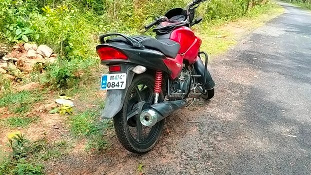 ଜଙ୍ଗଲ ରାସ୍ତା ରେ ଅଜଣା ବାଇକ୍ ଦେଖି ଲୋକେ ଭୋୟ