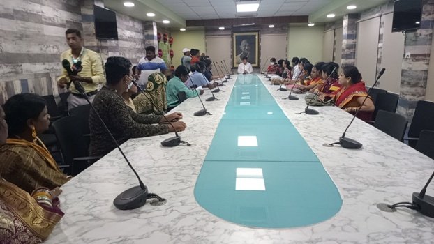 କୋଭିଡ ରେ ଆକ୍ରାନ୍ତ ହୋଇ ମୃତ୍ୟୁ ବରଣ କରିଥିବା ଦୁଇ କୋଭିଡ ଯୋର୍ଦ୍ଧା ଙ୍କୁ ସହାୟତା ପ୍ରଦାନ