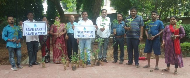 ଅଭିନବ ଢ଼ଙ୍ଗରେ ପରିବେଶ ସୁରକ୍ଷା : ଔଷଧୀୟ ଚାରା ବଂଟନ ଓ ବୃକ୍ଷ ରୋପଣ