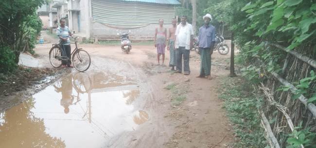 ସାମାନ୍ୟ ବର୍ଷାରେ ଜମ୍ଭୀରା ରାସ୍ତାରେ ଆଣ୍ଠୁଏ ପାଣି, ଯାତାୟତରେ ବାଧା