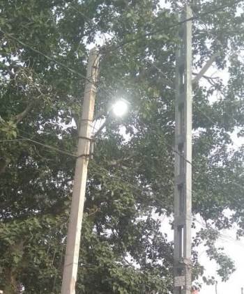 ଦିନରେ ଜଳୁଛି ଷ୍ଟ୍ରିଟ୍ ଲାଇଟ୍ ସ୍ଥାନୀୟ ବିଦ୍ୟୁତ ବିଭାଗର ଦୃଷ୍ଟି ପଡୁନି