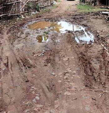 ରାସ୍ତା ଅବସ୍ଥା ଶୋଚନୀୟ : ମରାମତି ଦାବୀ