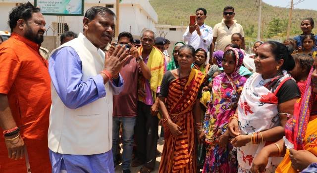 କେସିଙ୍ଗା ଠାରେ ପ୍ରଧାନମନ୍ତ୍ରୀ ଆବାସ ଯୋଜନା ହିତାଧିକାରୀଙ୍କ ସହ କଲେ ଆଲୋଚନା