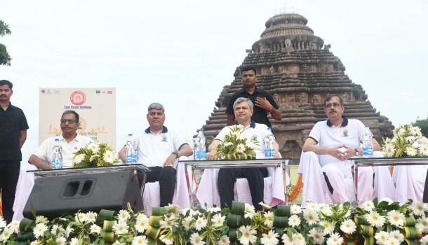 କୋଣାର୍କ, ପୁରୀ ଏବଂ ଖିଚିଂରେ ଯୋଗ ଦିବସ କାର୍ଯ୍ୟକ୍ରମରେ କେନ୍ଦ୍ର ମନ୍ତ୍ରୀ ଅଶ୍ୱିନୀ, ମହେନ୍ଦ୍ର ଏବଂ ବିଶ୍ୱେଶ୍ୱର