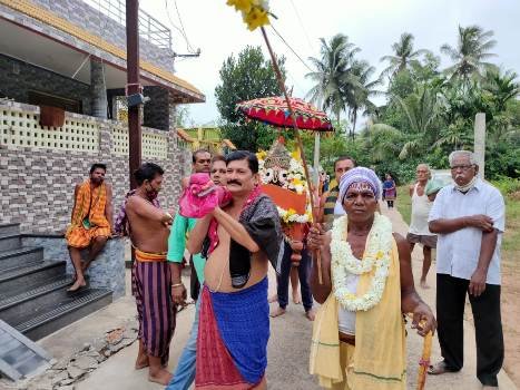 ନିଆରା ପରମ୍ପରା : ରଥାରୁଢ଼ ହେବାକୁ କଳାଠାକୁର ଆସନ୍ତି ପାଲିଙ୍କି ରେ 
