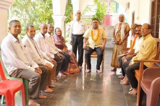 ଆଇନୀଜୀବୀଙ୍କ ଦ୍ୱାରା ବରିଷ୍ଠ ନାଗରିକଙ୍କୁ ସେମାନଙ୍କର ପରିଚୟ ପତ୍ର ପ୍ରଦାନ