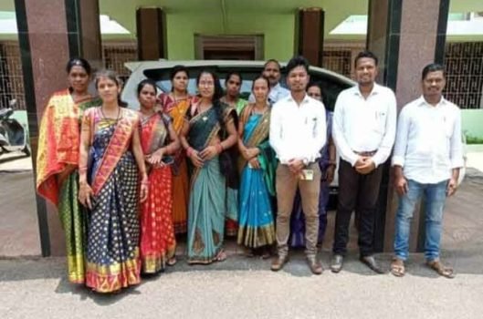 କନ୍ଧମାଳ ଜିଲ୍ଲାପାଳଙ୍କୁ ଭେଟିଲେ ଖଜୁରିପଡ଼ା ବ୍ଳକର ୧୨ ପଞ୍ଚାୟତର ସରପଞ୍ଚ