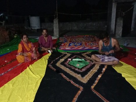 ରଥ ଯାତ୍ରା ଆଉ ଦୁଇଦିନ : ବ୍ରହ୍ମ ତାଳଧ୍ୱଜ ରଥର କପଡ଼ା ତିଆରିରେ ନିମଗ୍ନ ଦରଜୀ ସେବକ