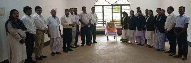 ଏସଡିଜିଏମ ଙ୍କ ଅକାଳ ଦୈବ ଦୁର୍ଘଟଣା ଜନିତ ମୃତ୍ୟୁରେ ଓକିଲ ସଂଘ କାର୍ଯ୍ୟାଳୟ ପରିସରରେ ଗଭୀର ଶ୍ରଦ୍ଧାଞ୍ଜଳି