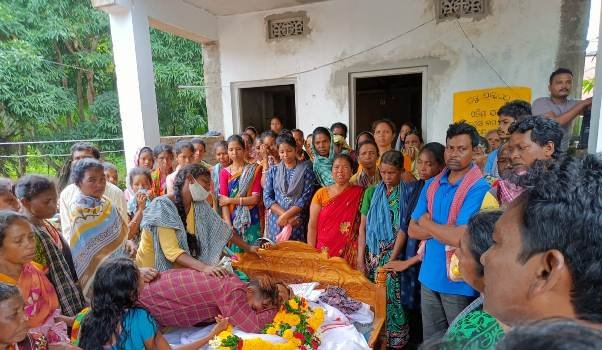 ଏଲିଆସ କାର୍ଜିଙ୍କ ଅକାଳ ବିୟୋଗରେ ଶୋକର ଛାୟା : ଶେଷ ଦର୍ଶନ ପାଇଁ ଉପସ୍ଥିତ ହେଲେ ବିଜେଡ଼ିର ଜିଲ୍ଲା ସଭାପତି