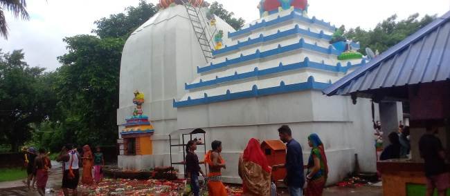 ବୋଲବମ୍ ଧ୍ଵନି ରେ ମୁଖରିତ ରାସ୍ତା ଠୁ ଶୈବ ପୀଠ