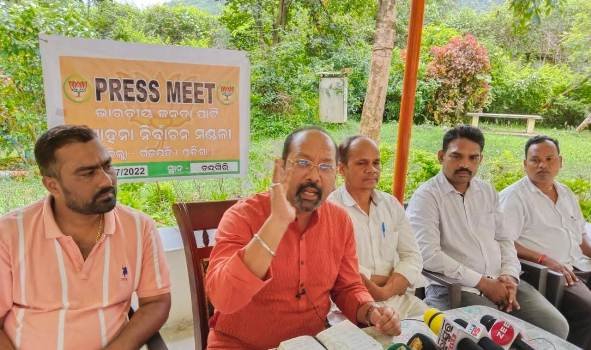 ଭାଜପା ପ୍ରଦେଶ ଉପାଧ୍ୟକ୍ଷଙ୍କ ଭୂସ୍ଫଳନ ଅଞ୍ଚଳଗ୍ରସ୍ତ :  ରାଜ୍ୟ ସରକାରଙ୍କ ଉପରେ ବର୍ଷିଲେ