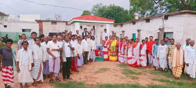 ରାଷ୍ଟ୍ରପତି ପ୍ରର୍ଥୀନି ଶ୍ରୀମତୀ ମୁର୍ମୁ'ଙ୍କ ବିଜୟ ପାଇଁ ଅଲ ଇଣ୍ଡିଆ ସାର୍ନା ଧରମ ଚେମେଦ ଆଶ୍ଲା ରେ ପୂଜା ଅର୍ଚ୍ଚନା