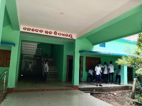 ୧୦ଟି ଶ୍ରେଣୀ ପାଇଁ ୮ ଶିକ୍ଷକ : ୬ଷ୍ଟ, ୭ମ ଓ ୮ମ ଶ୍ରେଣୀ ପାଇଁ ଶିକ୍ଷକ ନାହାଁନ୍ତି