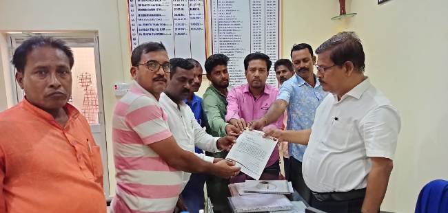 ବିଭିନ୍ନ ଦୁନ୍ନୀତି ବିରୁଦ୍ଧରେ କାର୍ଯ୍ୟାନୁଷ୍ଠାନ ପାଇଁ ବିଜେପି ପକ୍ଷରୁ  ବିଡିଓଙ୍କୁ ଦାବିପତ୍ର ପ୍ରଦାନ 