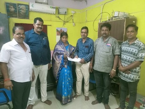 ଚାଷୀଙ୍କୁ ମାଗଣାରେ ବିହନ ବାଣ୍ଟିଲେ ସରପଞ୍ଚ 