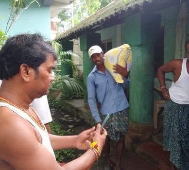 ଚାଷୀଙ୍କୁ ମାଗଣାରେ ବିହନ ବାଣ୍ଟିଲେ ସରପଞ୍ଚ 