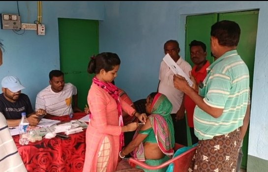ବଡରମ୍ପାସରେ କୋଭିଡ ଟୀକାକରଣ ଶିବିର 