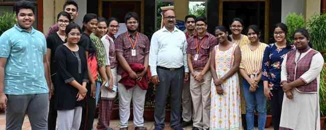 ୯୭.୬ ପ୍ରତିଶତ ସହ ବିଜ୍ଞାନରେ ଇପ୍‌ସିତା ଏବଂ ୯୬.୬୦ ସହ ଲିପସିତା ବାଣିଜ୍ୟରେ ବିଦ୍ୟାଳୟରେ ପ୍ରଥମ