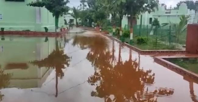 ବର୍ଷାପାଣି ଘେରରେ ଗୋଷ୍ଠୀ ସ୍ୱାସ୍ଥ୍ୟ କେନ୍ଦ୍ର 