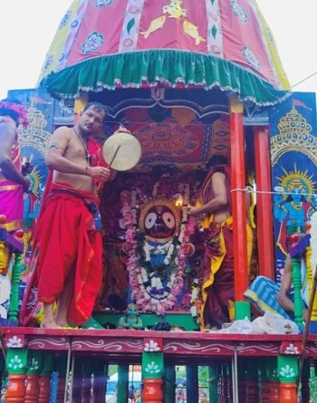 ବାହୁଡା ପହଣ୍ଡି : ରଥାରୂଢ଼ ହେଲେ ଚତୁର୍ଦ୍ଧାମୂର୍ତ୍ତୀ