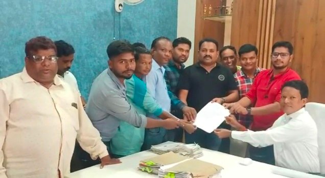 ବାଲିଗୁଡା ସାମ୍ବାଦିକଙ୍କ ପକ୍ଷରୁ ବିକ୍ଷୋଭ ପ୍ରଦର୍ଶନ : ଉପ ଜ଼ିଲ୍ଲାପାଳ ଙ୍କୁ ଦାବୀପତ୍ର ପ୍ରଦାନ