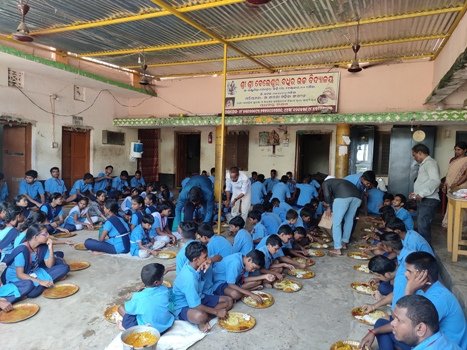 ସମାଜ ସେବୀଙ୍କ ସ୍ମୃତିରେ ଖାଦ୍ୟ ବଣ୍ଟନ
