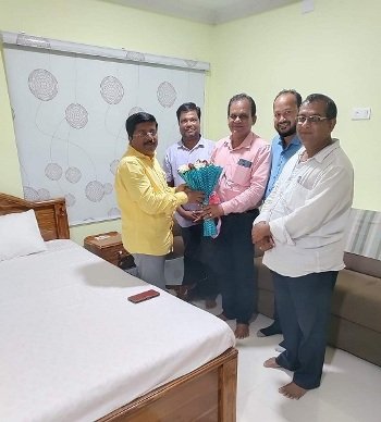 ଖାଉଟି କଲ୍ୟାଣ ମନ୍ତ୍ରୀଙ୍କୁ ଭେଟିଲେ ସମବାୟ ସମିତି ସଭାପତି