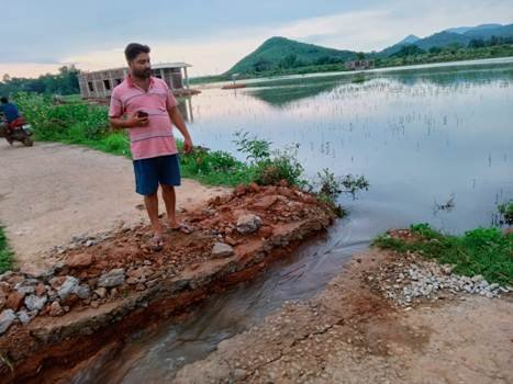 ଜଳନିସ୍କାସନର ବ୍ୟବସ୍ଥା ନାହିଁ : ପାଣିଘେରରେ : ଯୋଗାଯୋଗ ବିଛିନ୍ନ