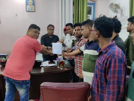 ଉତ୍କଳ ସାମ୍ବାଦିକ ସଂଘ ପକ୍ଷରୁ ଉପଜିଲ୍ଲାପାଳ ଙ୍କୁ ଦାବିପତ୍ର ପ୍ରଦାନ
