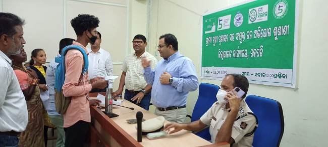 ୬୦ ଗୋଟି ଅଭିଯୋଗ ଶୁଣିଲେ ଜିଲ୍ଲାପାଳ