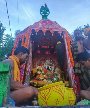 ବିଭିନ୍ନ ସ୍ଥାନ ରେ ବାହୁଡ଼ା ଯାତ୍ରା : ଶ୍ରୀ ଗୁରୁଦେବଙ୍କୁ ପୋଡ଼ପିଠା ଭୋଗ 