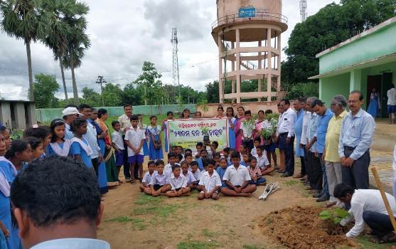 ଅନ୍ତରପଡା ଉଚ୍ଚ ପ୍ରାଥମିକ ବିଦ୍ୟାଳୟରେ ବନମହୋତ୍ସବ