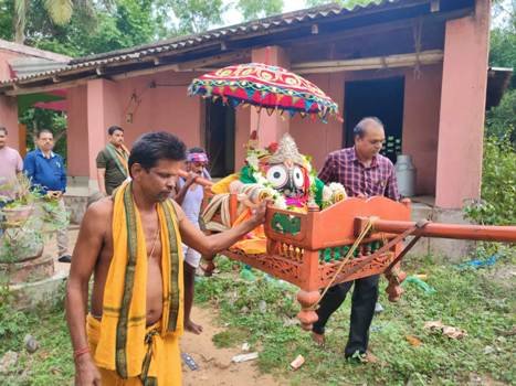 ବିଭିନ୍ନ ସ୍ଥାନ ରେ ନୀଳାଦ୍ରି ବିଜେ : ପାଲିଙ୍କି ରେ ସ୍ୱ ମନ୍ଦିର ଫେରିଲେ ଶ୍ରୀ ଗୁରୁଦେବ 