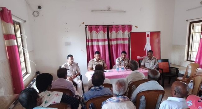 ପୋଲିସ୍ ର ହସ୍ତକ୍ଷେପ ଫଳରେ ଗାଆଁରୁ ଉଠିଲା ବାସନ୍ଦ