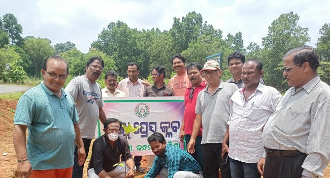 ପ୍ରେସ କ୍ଲବ ଓ ଫୁଲବାଣୀ ଜଙ୍ଗଲ ବିଭାଗ ରେଞ୍ଜ ପକ୍ଷରୁ ବୃକ୍ଷ ରୋପଣ