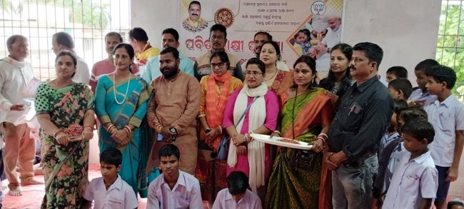 ଭୂତପୂର୍ବ ସୈନିକଙ୍କୁ ତିରଙ୍ଗା ପ୍ରଦାନ କରି ସଦର ବିଜେପି ପକ୍ଷରୁ ଉତ୍ସବ ପାଳନ