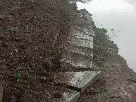 ବର୍ଷାରେ ଭାଙ୍ଗିଲା ପୋଖରୀ ଗାର୍ଡୱାଲ