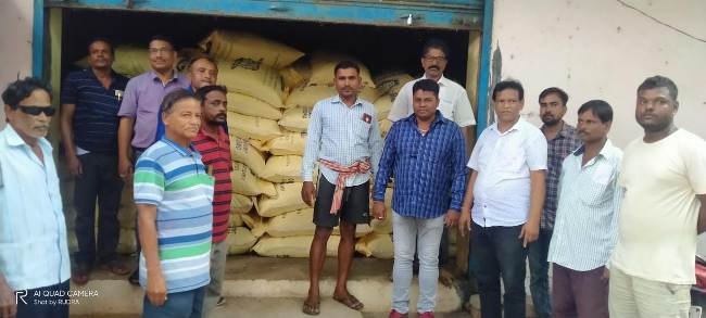 ବନ୍ୟା ପ୍ରଭାବିତ ଅଞ୍ଚଳରେ ଗୋ ଖାଦ୍ୟ ବଣ୍ଟନ