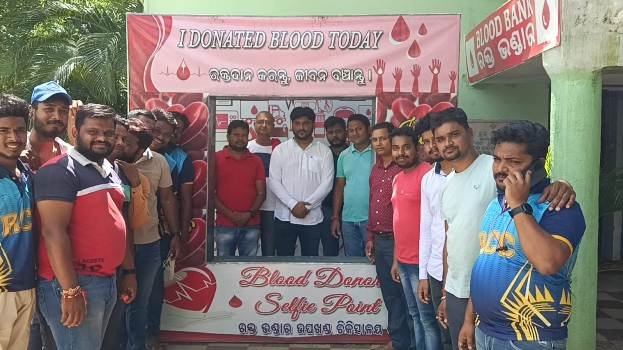 ଓଡ଼ିଶା ମୋ ପରିବାର'ଜୀବନ ବିନ୍ଦୁ 'ଏବଂ ରାଇରଙ୍ଗପୁର କ୍ରିକେଟ କ୍ଲବ ମିଳିତ ଆନୁକୂଲ୍ୟରେ ରକ୍ତଦାନ ଶିବିର