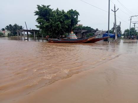 ବନ୍ୟା ଘେରରୁ ୧୫ ଗର୍ଭବତୀ ଉଦ୍ଧାର