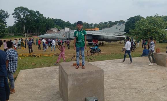 ବାୟୁସେନାର ଯୁଦ୍ଧ ବିମାନ ମିଗ ୨୩ ପ୍ରଦର୍ଶନ ଦେଖିବାକୁ ପ୍ରବଳ ଭିଡ଼