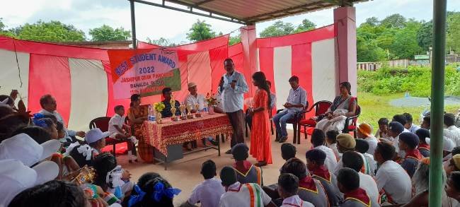 ସ୍ବାଧିନତା ଦିବସରେ ଶ୍ରେଷ୍ଠ ଛାତ୍ରଛାତ୍ରୀ'ଙ୍କୁ ପୁରସ୍କାର ପ୍ରଦାନ
