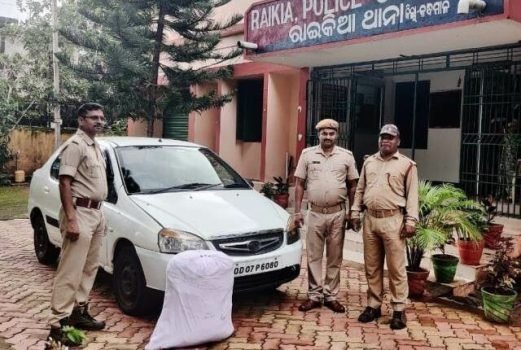 ପୁଲିସ ପାଟ୍ରୋଲିଂ ବେଳେ ଗଞ୍ଜେଇ ସହ କାର ଜବତ