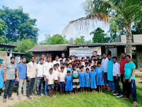 ଜନ୍ମ ଦିନରେ ଆଶ୍ରମର କୁନି ପିିଲାଙ୍କୁ ସାମଗ୍ରୀ ବଣ୍ଟନ