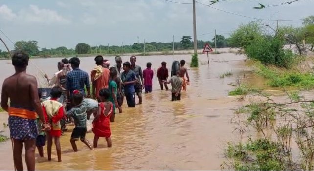 ବୈତରଣୀ ନଦୀରେ ବନ୍ୟା ଯୋଗୁଁ ୪ଟି ପଞ୍ଚାୟତର ୧୨ରୁ ଉର୍ଦ୍ଦ ଗାଁ ପାଣି ଘେରରେ