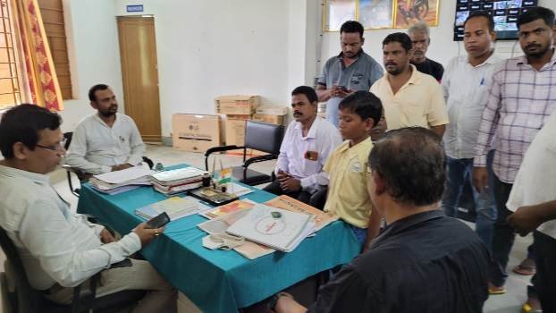 ଛାତ୍ରଙ୍କୁ ଲୁହା ପାଇପରେ ପିଟିଲେ ନିଶାଶକ୍ତ ଅଧ୍ୟକ୍ଷ, ଉପଜିଲ୍ଲାପାଳ ଓ ବିଡିଓଙ୍କ ତଦନ୍ତ, କାର୍ଯ୍ୟାନୁଷ୍ଠାନ ପାଇଁ ପ୍ରତିଶୃତି